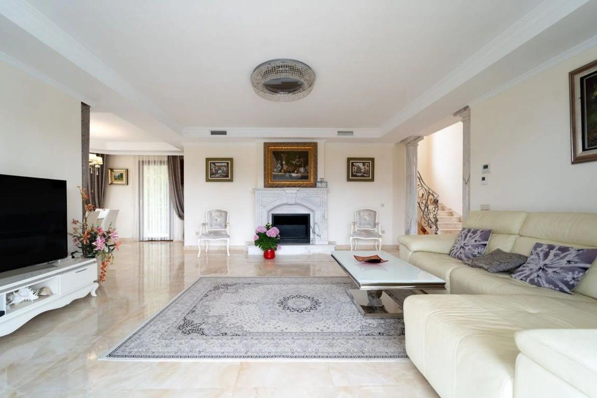 Sale of independent chalet in Barrio Hacienda Las Chapas, Marbella
photo 5
