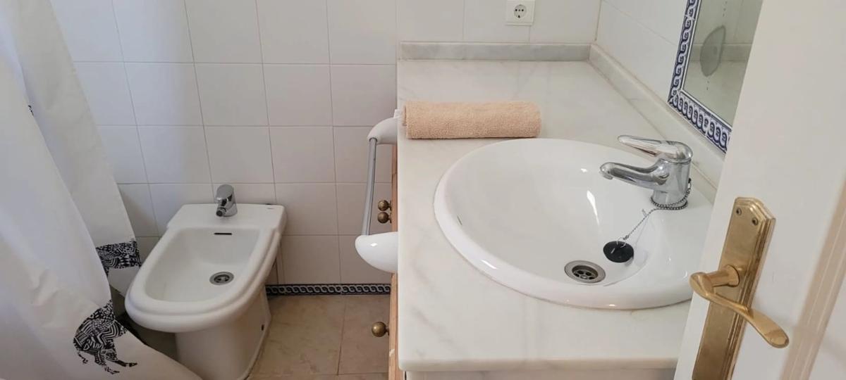 Sale of independent chalet in Barrio Cabopino-Artola, Marbella
 photo 5