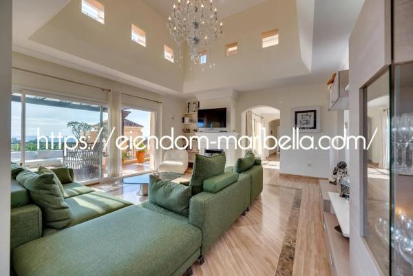 Duplex en venta en Hacienda elviria, Marbella photo 1