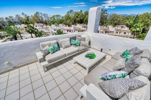 Duplex en venta en Calle Frankonia, palma 26 Urb. golden Beach, 26, Marbella thumbnail 2