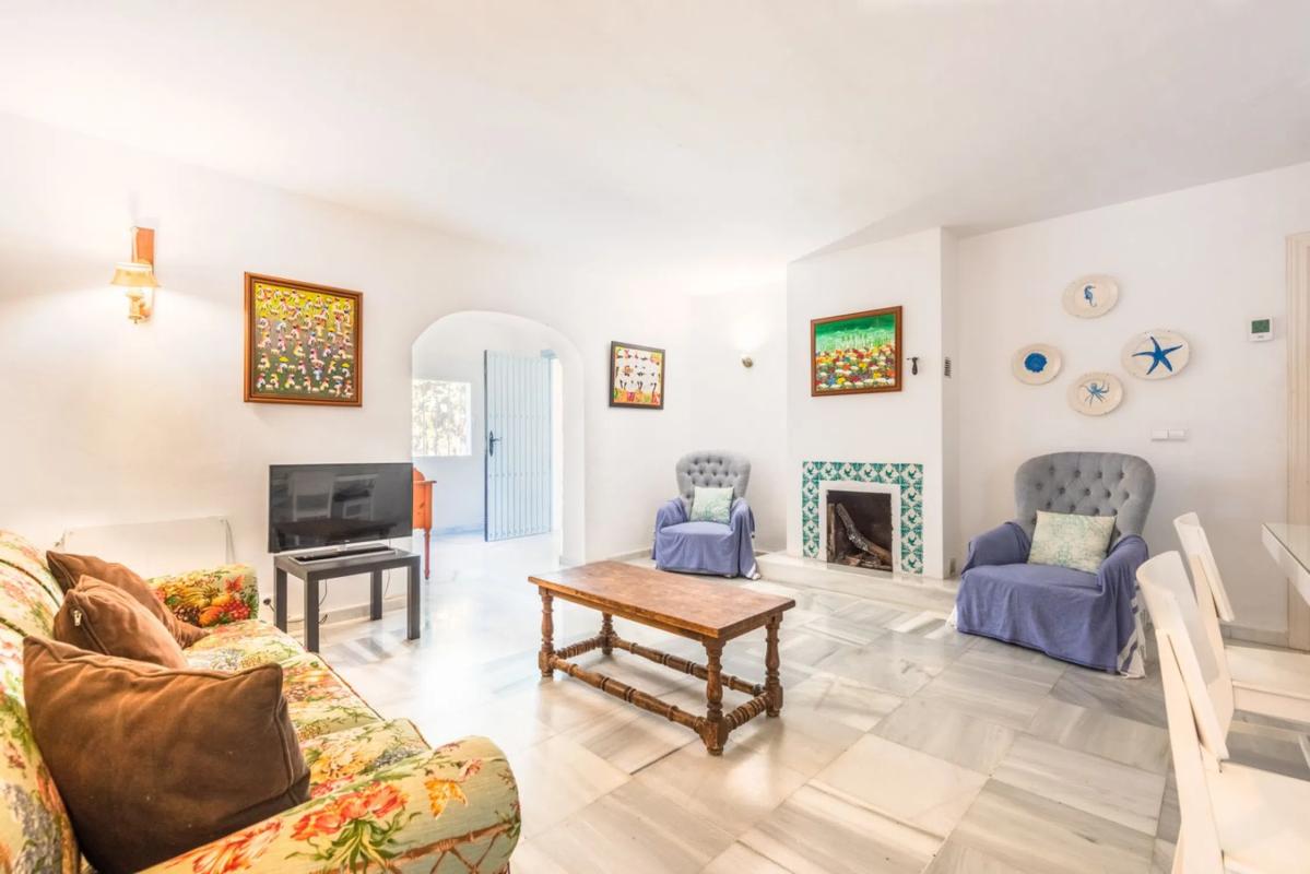 Продажа отдельного шале в Barrio Cabopino-Artola, Марбелла photo 1