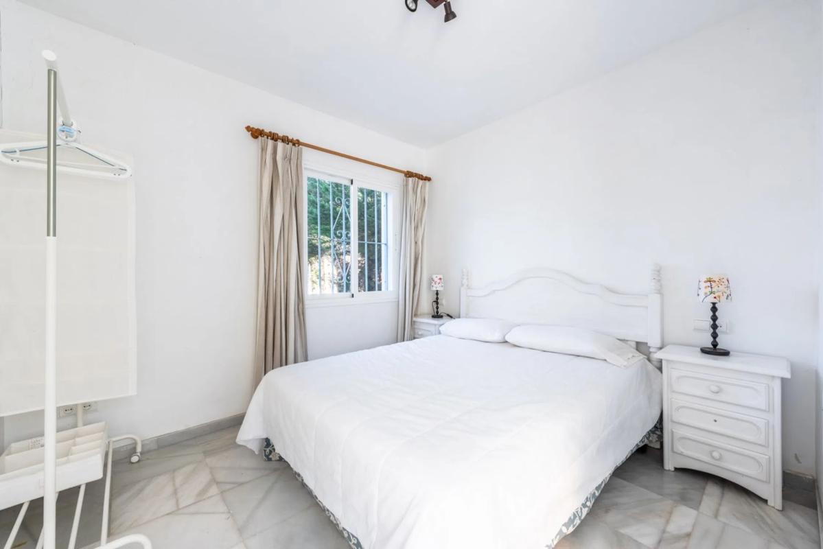 Продажа отдельного шале в Barrio Cabopino-Artola, Марбелла photo 4