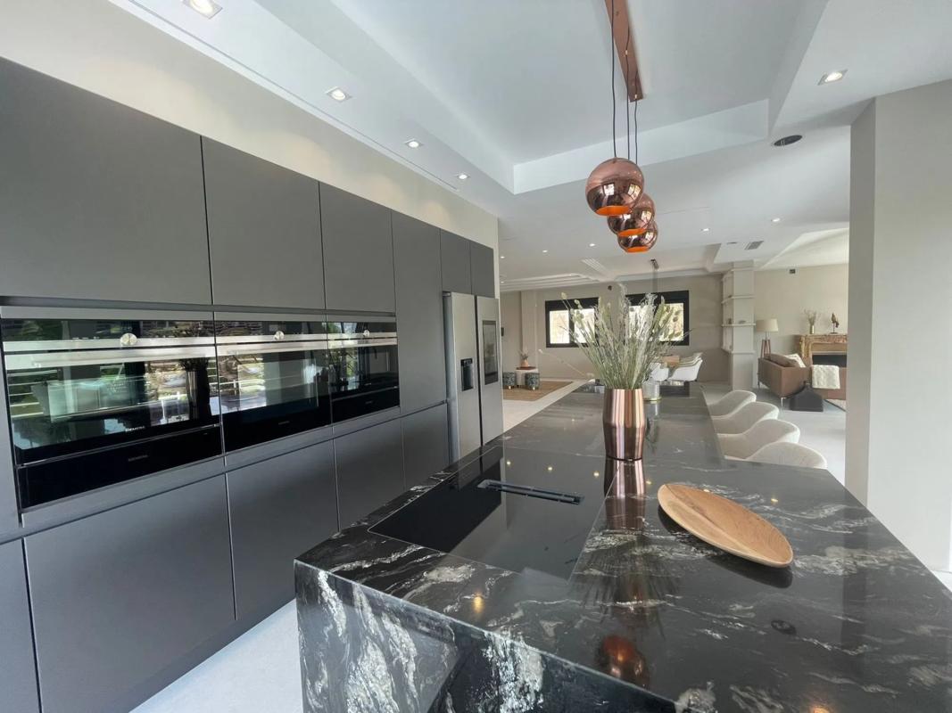 Sale of independent chalet in Barrio Santa María, Marbella
photo 2