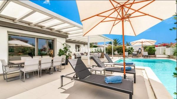 Chalet independiente en venta en Barrio Las Chapas-Alicate Playa, Marbella
 photo 1