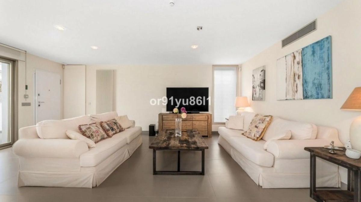 Продажа отдельного шале в  Barrio Las Chapas-Alicate Playa, Марбелла photo 2
