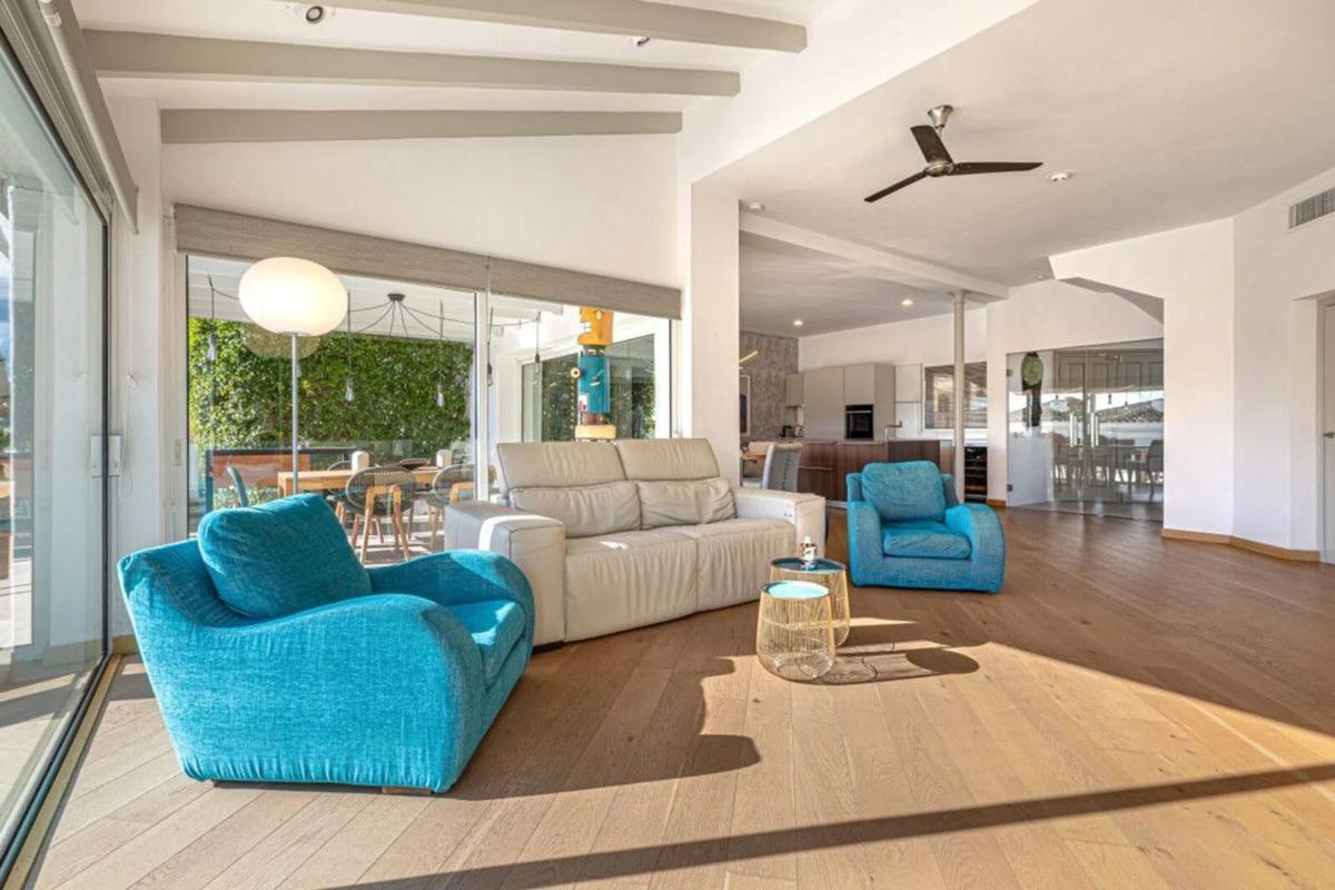 Sprzedaż niezależnego domku jednorodzinnego w Barrio Las Chapas-Alicate Playa, Marbella photo 2