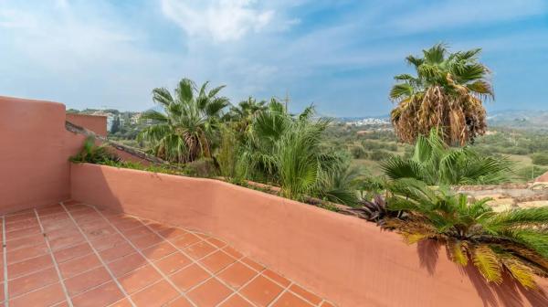 Duplex en venta en Avenida del Gaviero, Marbella thumbnail 1