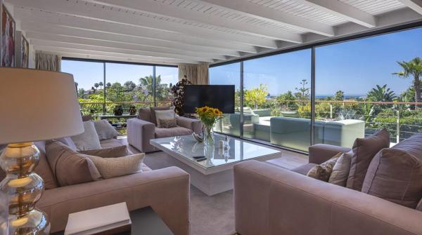 Chalet independiente en venta en Barrio El Rosario-Ricmar, Marbella
 photo 1