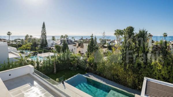 Chalet independiente en venta en Barrio Las Chapas-Alicate Playa, Marbella
 photo 1