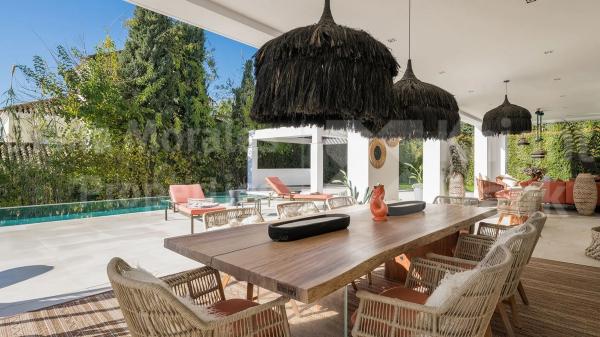 Chalet independiente en venta en Barrio Las Chapas-Alicate Playa, Marbella
 photo 2