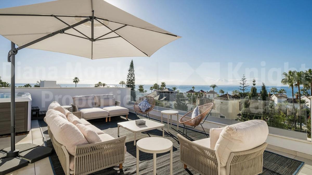 Продажа отдельного шале в  Barrio Las Chapas-Alicate Playa, Марбелла photo 4