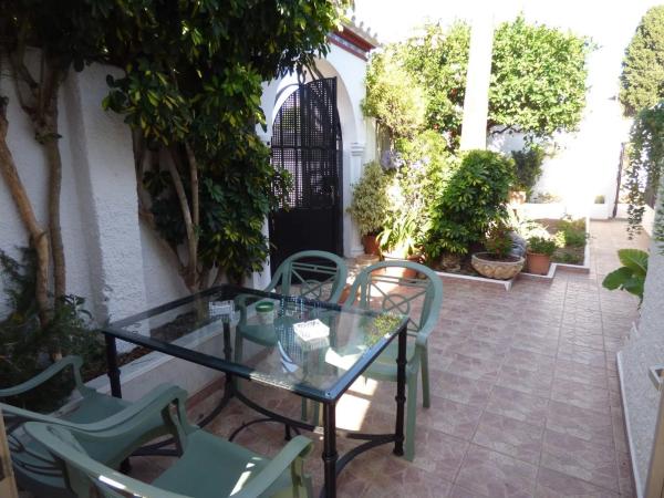 Chalet independiente en venta en Barrio Costabella, Marbella
 photo 1