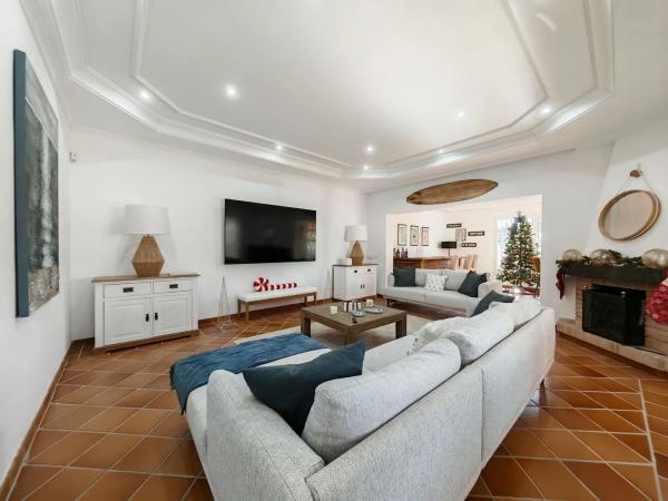 Independent chalet for sale in Barrio Las Chapas-Alicate Playa, Marbella
 photo 4