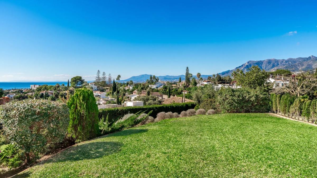Sprzedaż niezależnego domku jednorodzinnego w  Calle los Robles, Marbella photo 3