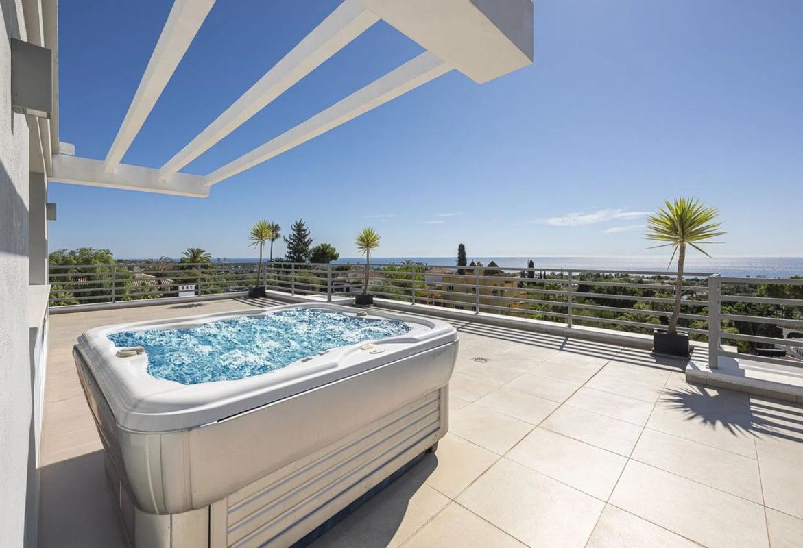 Venta de chalet independiente en Avenida del Rosario, Marbella
photo 3