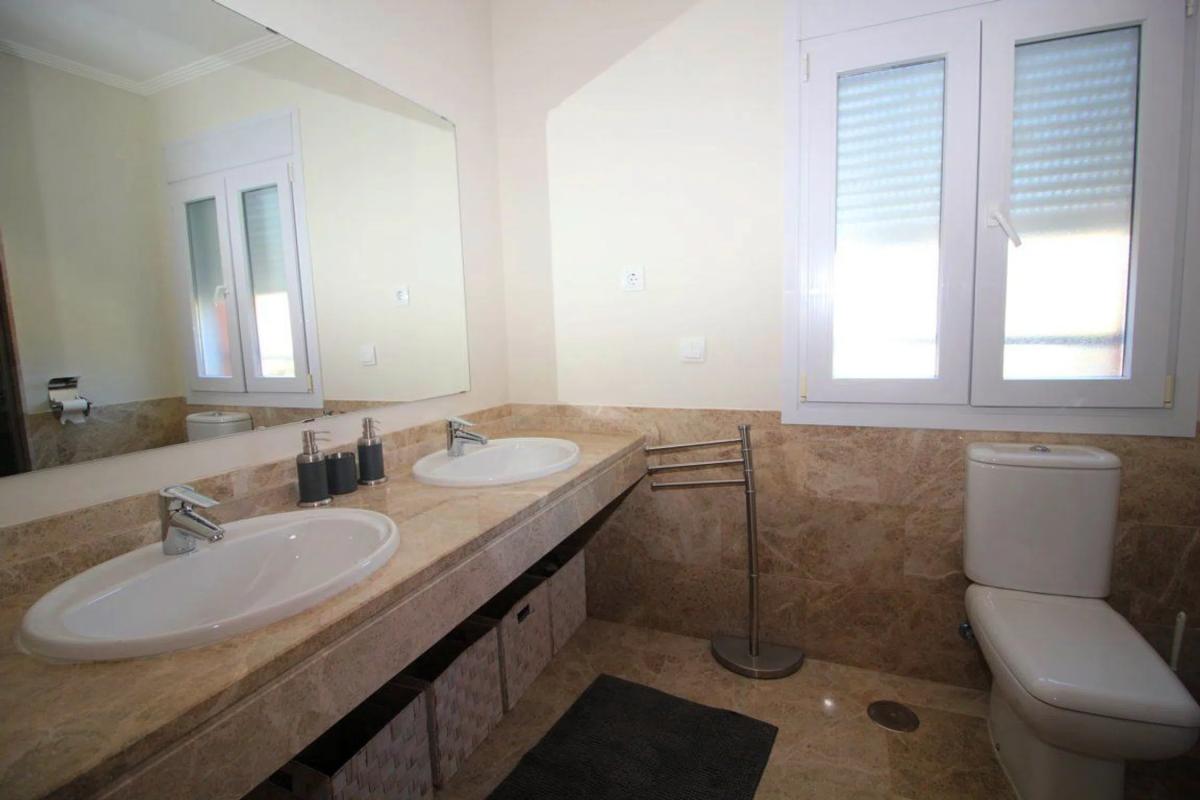 Venta de chalet independiente en Calle D-9Ab, Marbella
photo 2