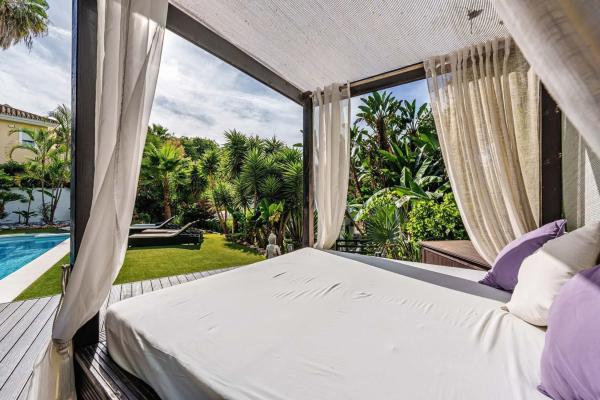 Independent chalet for sale in Barrio El Rosario-Ricmar, Marbella
 photo 2