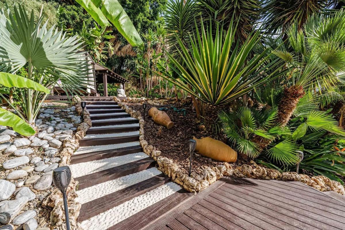 Venta de chalet independiente en Barrio El Rosario-Ricmar, Marbella
photo 3