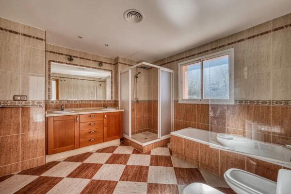 Independent chalet for sale in Calle las Gardenias, 273, Marbella
 photo 2