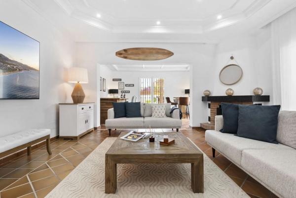 Independent chalet for sale in C./ Gladiolo, Marbella
 photo 2