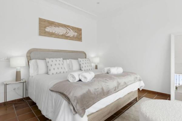Independent chalet for sale in C./ Gladiolo, Marbella
 photo 3