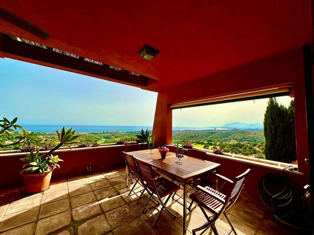 Venta de ático en Barrio El Rosario-Ricmar, Marbella photo 1
