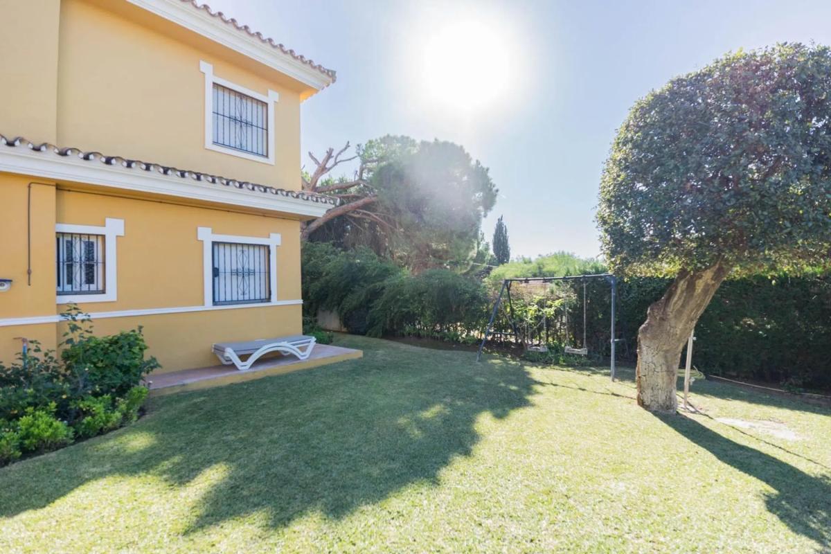 Venta de chalet independiente en Barrio El Rosario-Ricmar, Marbella
photo 4