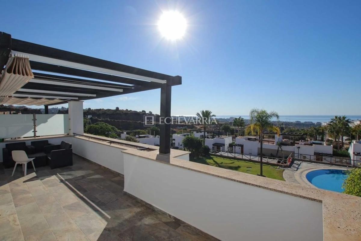 Venta de chalet adosado en Barrio Santa Clara , Marbella photo 2