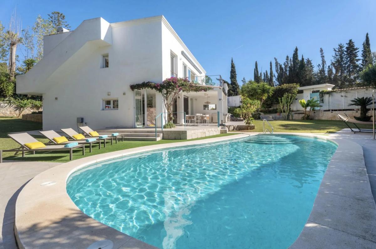 Venta de chalet independiente en Barrio El Rosario-Ricmar, Marbella
photo 1