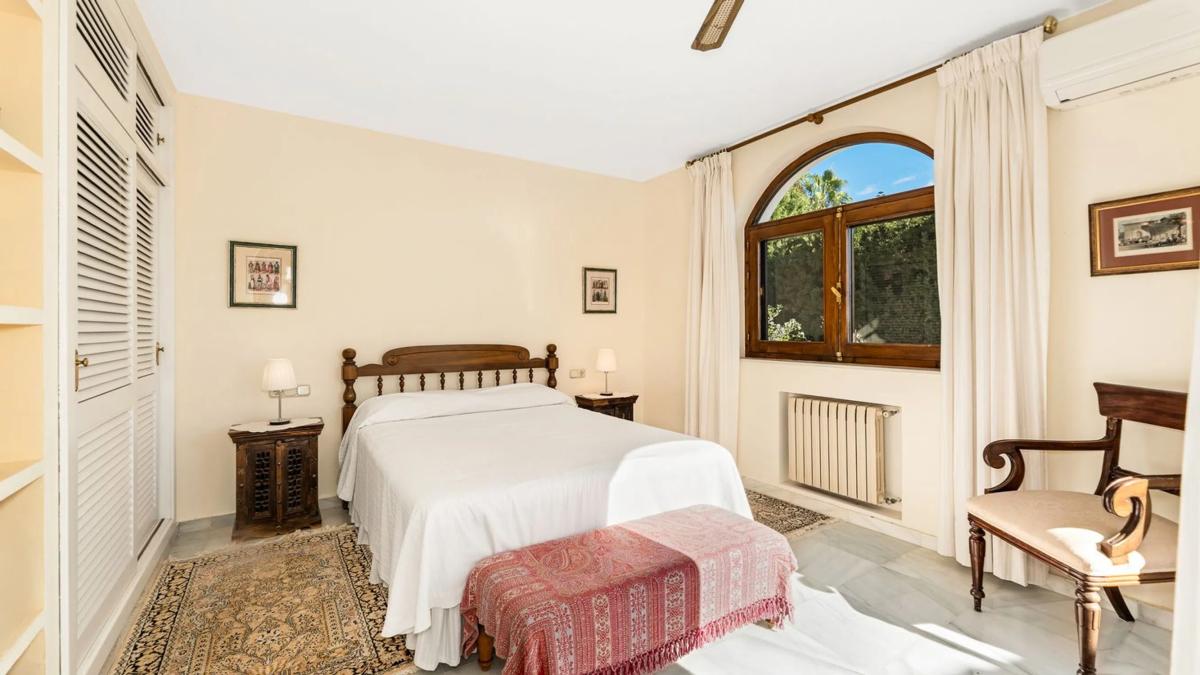 Sale of independent chalet in CL LOS ROBLES-EL ROSARIO, Marbella
photo 3