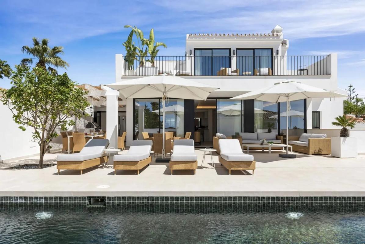 Venta de chalet independiente en Barrio El Rosario-Ricmar, Marbella
photo 1