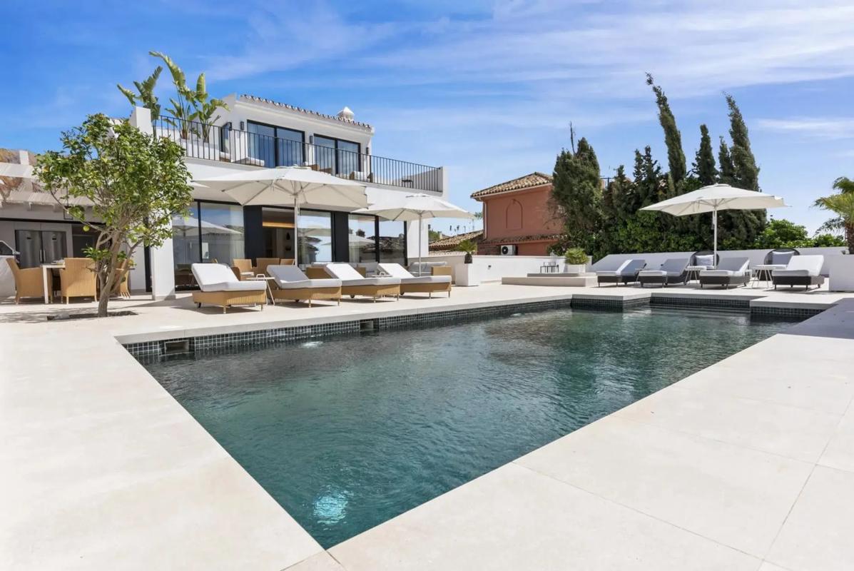 Venta de chalet independiente en Barrio El Rosario-Ricmar, Marbella
photo 2