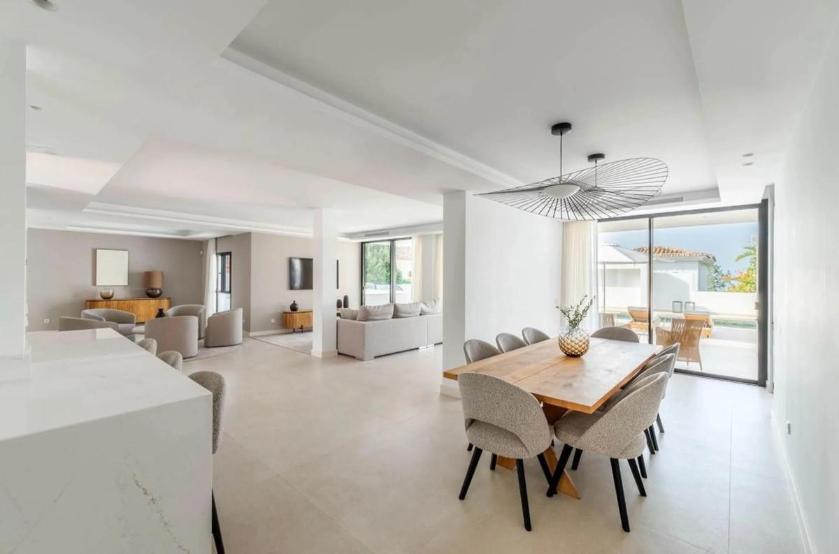 Venta de chalet independiente en Barrio El Rosario-Ricmar, Marbella
photo 3