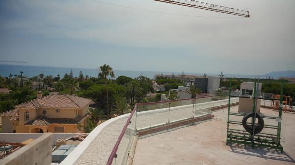 Частный шале на продаже в Barrio Costabella, Марбелла thumbnail 1