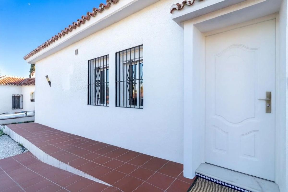 Venta de chalet independiente en Barrio Costabella, Marbella
photo 3
