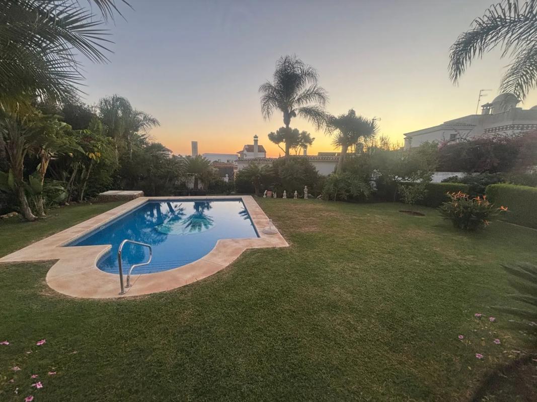 Sprzedaż niezależnego domku jednorodzinnego w  Calle Avellano, 13, Marbella photo 3