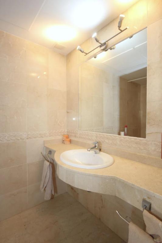 Venta de chalet adosado en Calle los Limoneros, 13 , Marbella photo 2