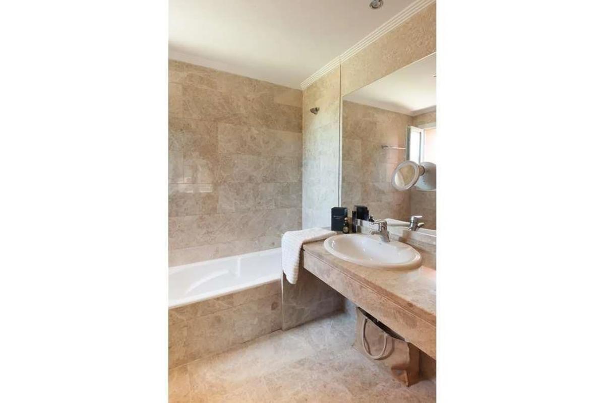 Продажа отдельного шале в  Barrio Santa Clara, Марбелла photo 5