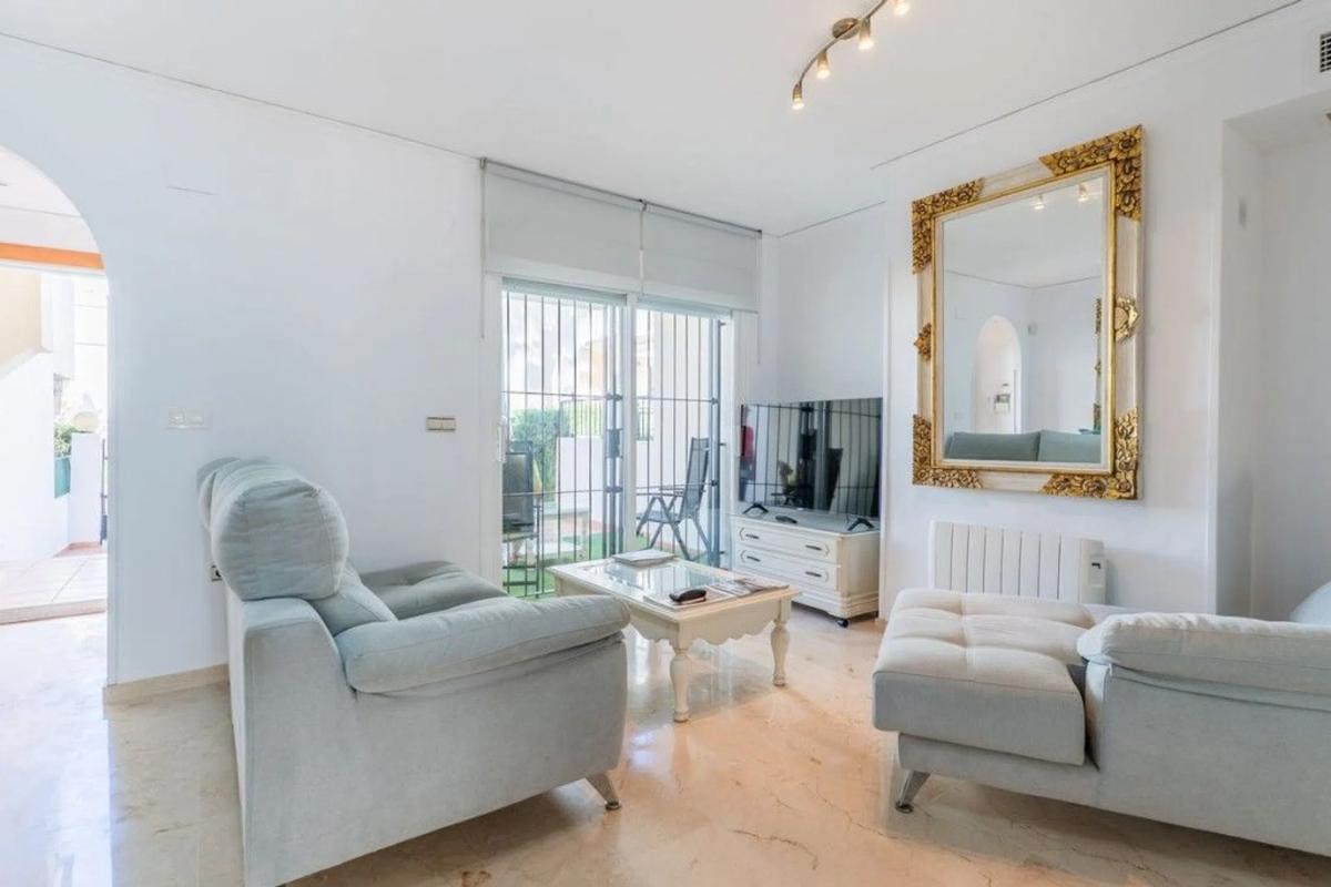 Venta de chalet adosado en Barrio Las Chapas-Alicate Playa , Marbella photo 1