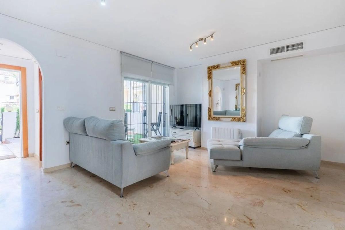 Venta de chalet adosado en Barrio Las Chapas-Alicate Playa , Marbella photo 2