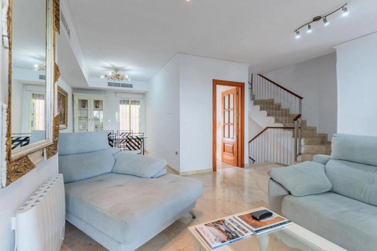 Venta de chalet adosado en Barrio Las Chapas-Alicate Playa , Marbella photo 3