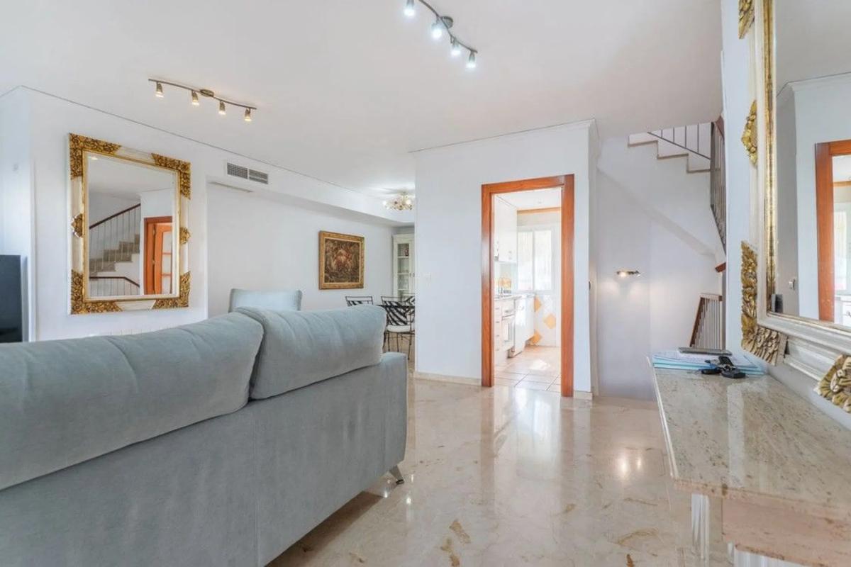 Venta de chalet adosado en Barrio Las Chapas-Alicate Playa , Marbella photo 4