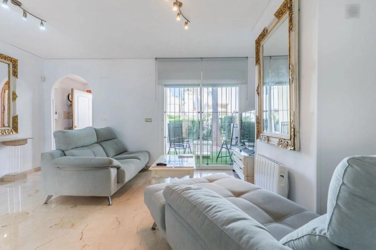 Venta de chalet adosado en Barrio Las Chapas-Alicate Playa , Marbella photo 5