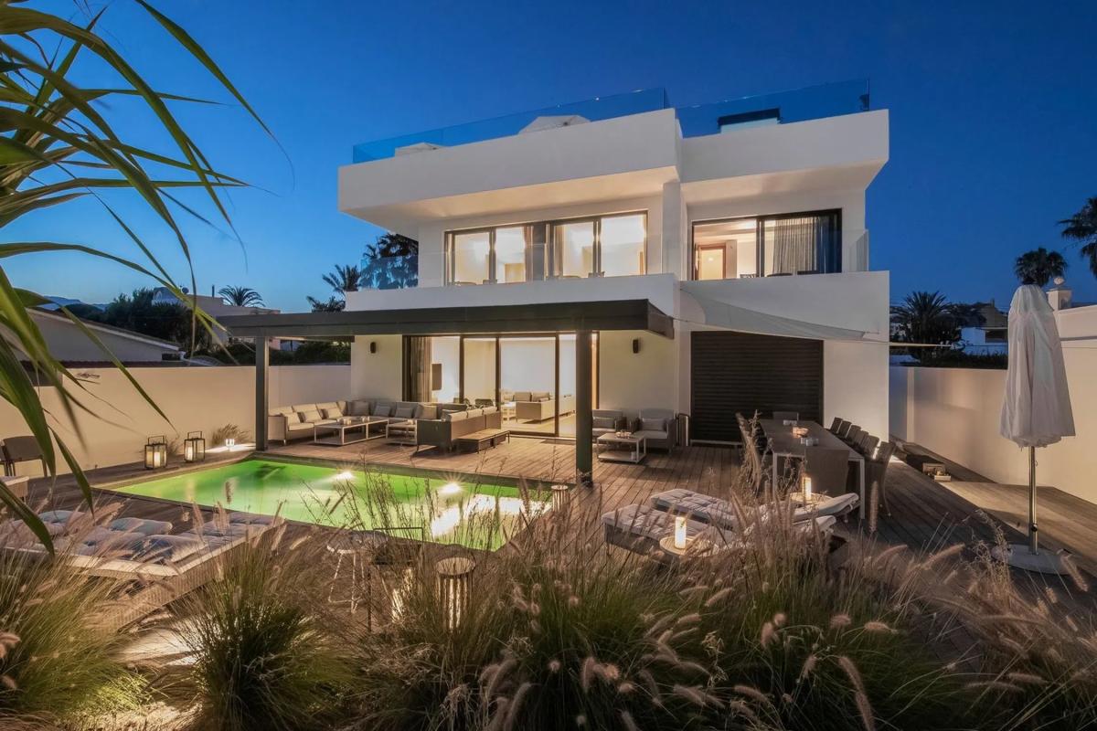 Продажа отдельного шале в Barrio Costabella, Марбелла photo 1