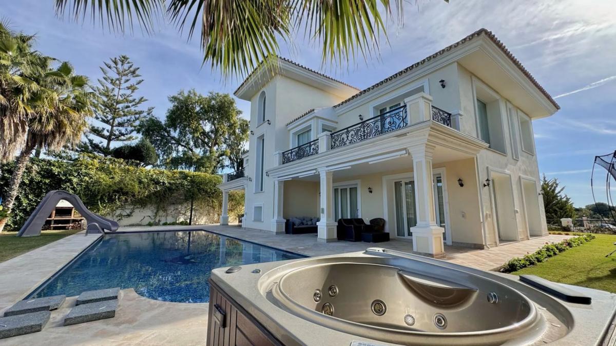 Sprzedaż niezależnego domku jednorodzinnego w Barrio El Rosario-Ricmar, Marbella photo 1
