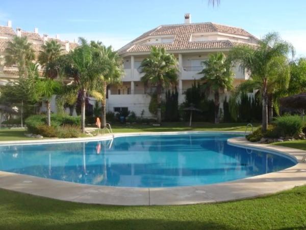 Dom szeregowy na sprzedaż w Urbanización Costabella s/n , Marbella photo 1