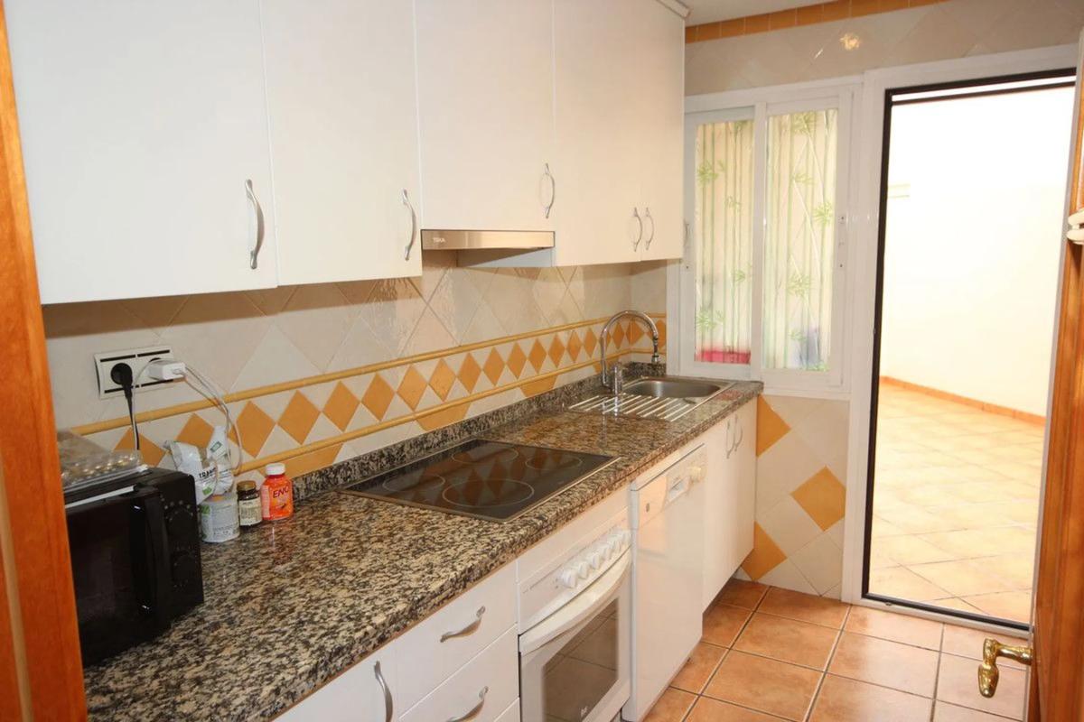 Venta de chalet adosado en Urbanización Costabella s/n , Marbella photo 2