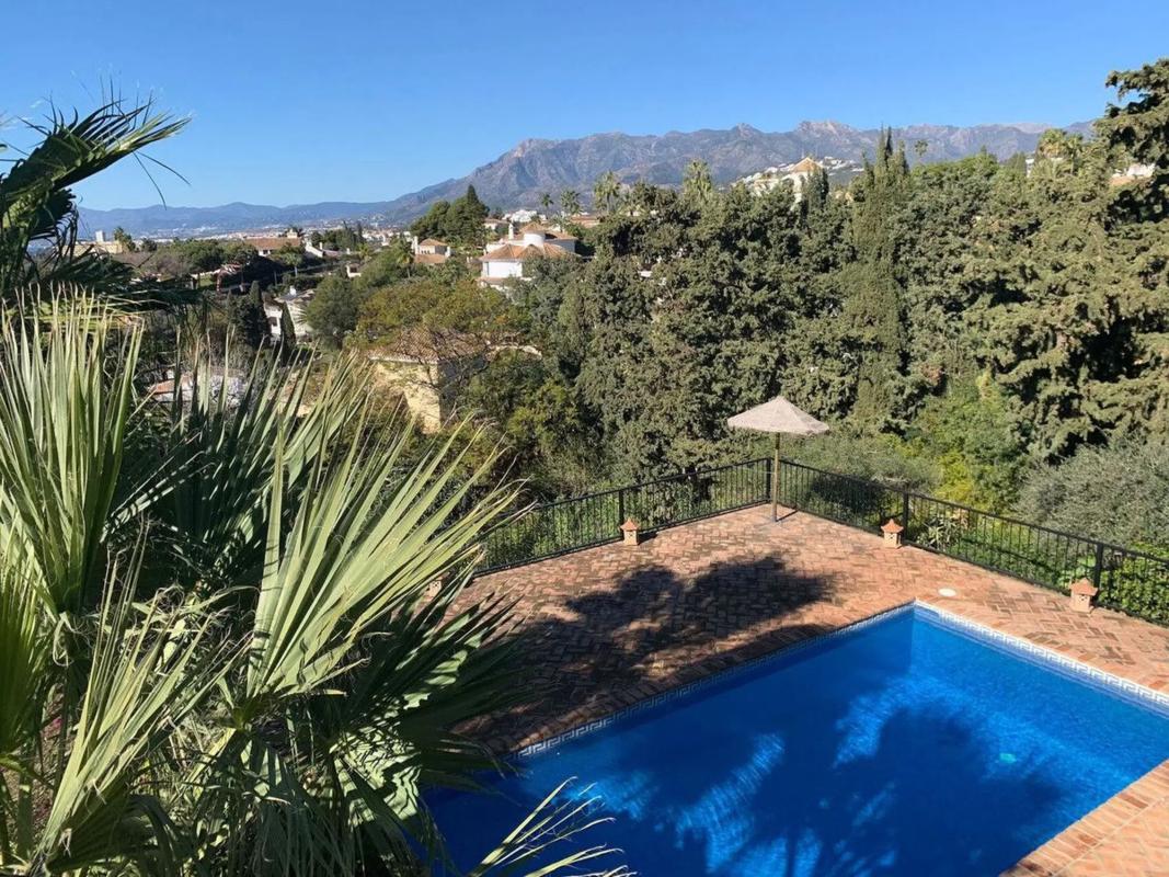 Sprzedaż niezależnego domku jednorodzinnego w Avenida del Rosario s/n, Marbella photo 1