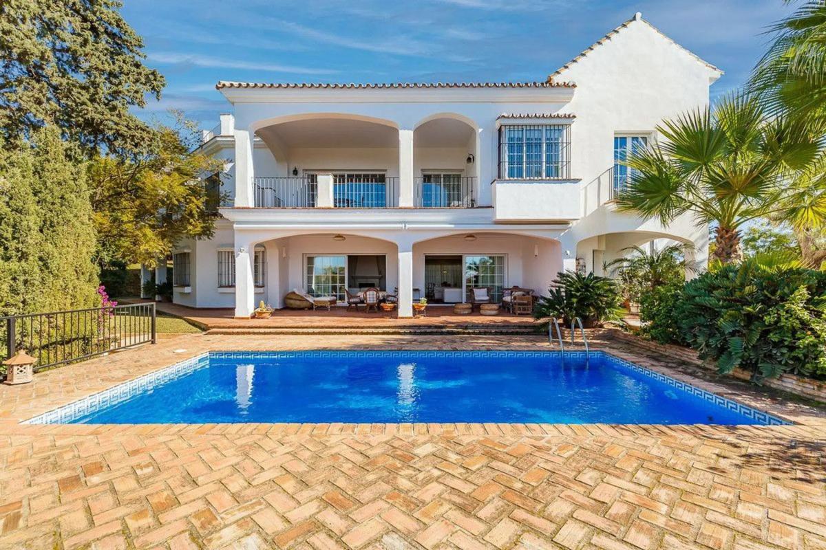 Sprzedaż niezależnego domku jednorodzinnego w Avenida del Rosario s/n, Marbella photo 2