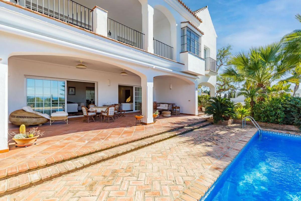Sprzedaż niezależnego domku jednorodzinnego w Avenida del Rosario s/n, Marbella photo 3